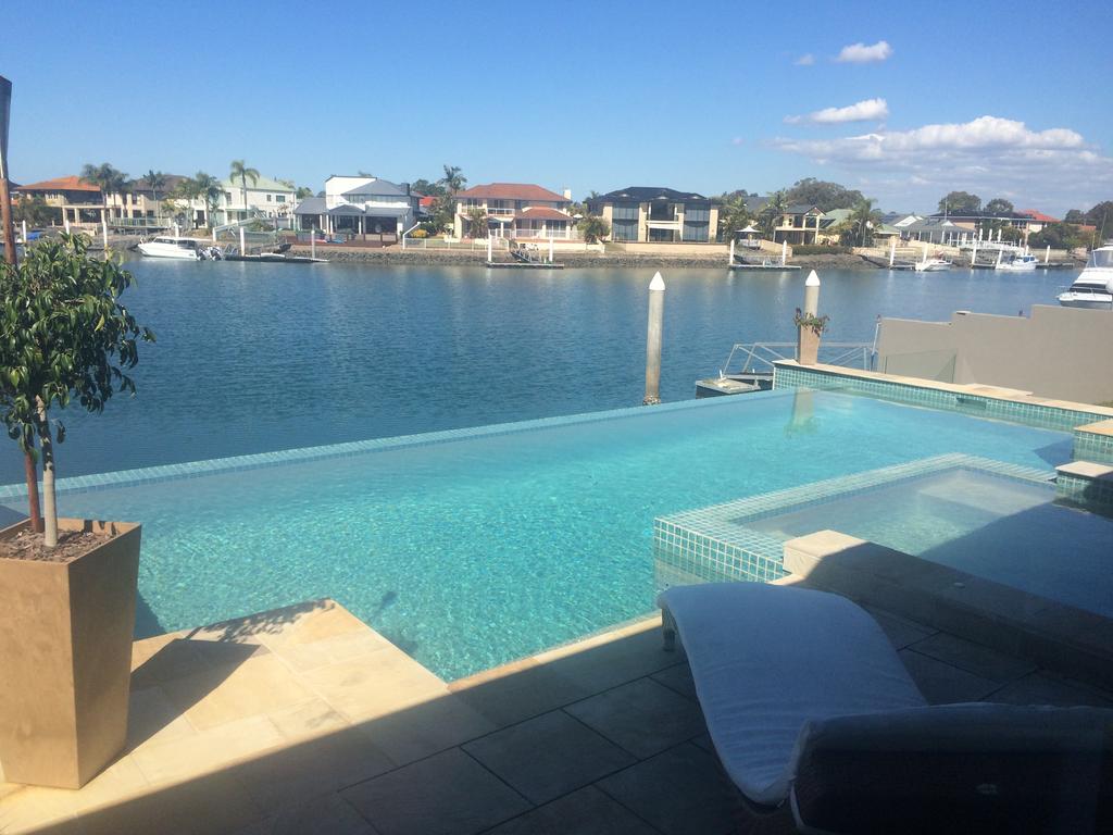 Cleveland QLD Perths Hotel