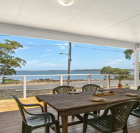 Bellevue - overlooking serene Lake Woolumboola - Perths Hotel