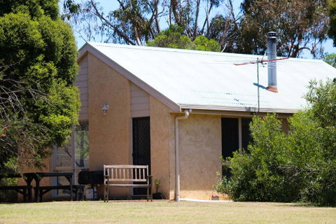 Bells Beach Cottages - Perths Hotel 0