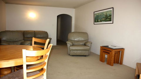 Bentley 3 - North Street - Perths Hotel 1