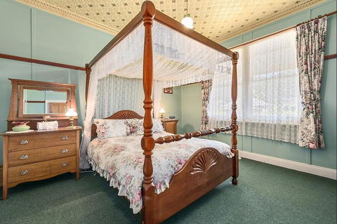 Benvenuti, To Comstock Cottage - Perths Hotel 3