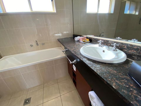 Best Western Plus All Settlers Motor Inn - Perths Hotel 2
