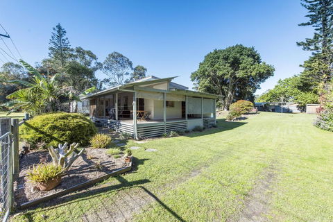 Bird Song - Iluka, NSW - Perths Hotel 0