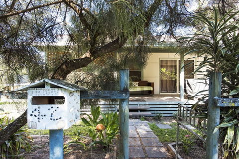 Bird Song - Iluka, NSW - Perths Hotel 1