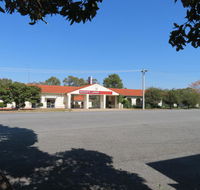 Bishops Lodge Narrandera - Perths Hotel