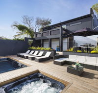 Blairgowrie Oasis Luxury retreat with spapool fireplace golf putting green - Perths Hotel