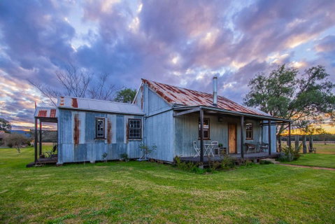 Blaxland's Cottage - Perths Hotel 0