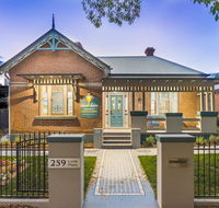 Blue Door Apartments Heritage Charm in CBD - Perths Hotel