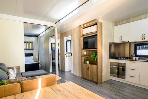 Blue Sapphire Village - Perths Hotel 2