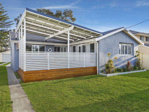 Blue Summer House - Perths Hotel 0