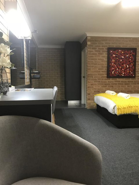 Blue Violet Motor Inn - Perths Hotel 1