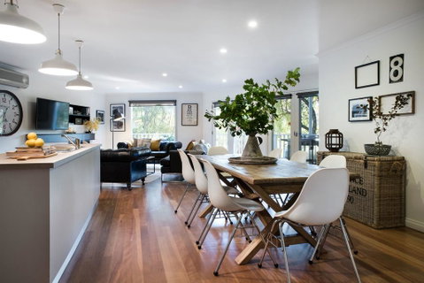 Boatshed House - Perths Hotel 3
