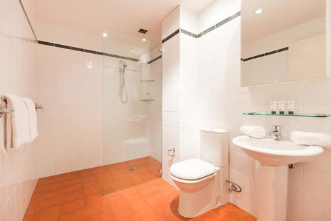 Bold, Modern 1 Bed 10 Mins From The City - Perths Hotel 3