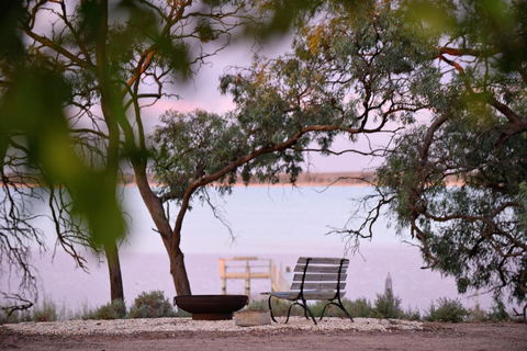 The Jetty Hut - Lake Frontage Barmera Riverland - Perths Hotel 0