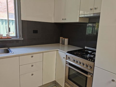 Three Bedrooms House - Perths Hotel 3