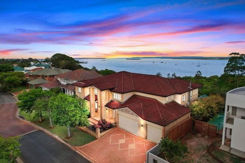 Waterfront Entire Luxury House With Bay View And Pool - Perths Hotel 0