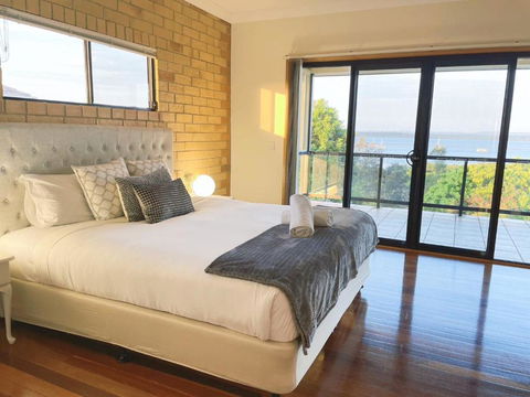 Waterfront Entire Luxury House With Bay View And Pool - Perths Hotel 1