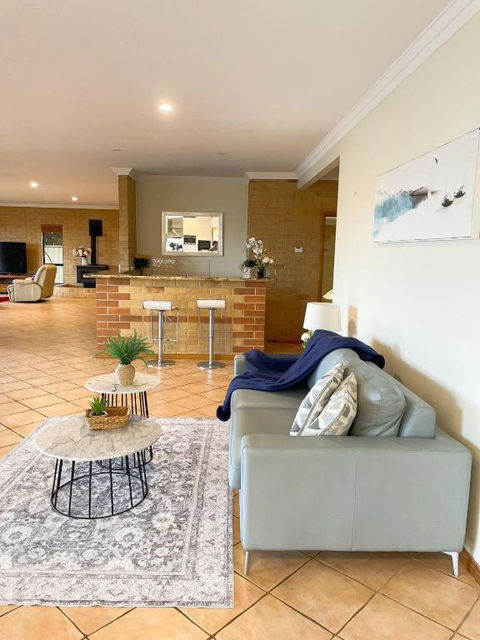 Waterfront Entire Luxury House With Bay View And Pool - Perths Hotel 3