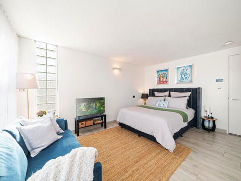 XQ Collection La Casa De Frida - Modern Studio With Balcony - Perths Hotel 3