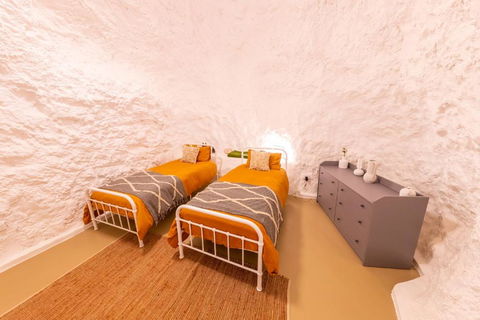 White Cliffs Accommodation -Daybreak Dugout - Unique Cave House - Perths Hotel 1