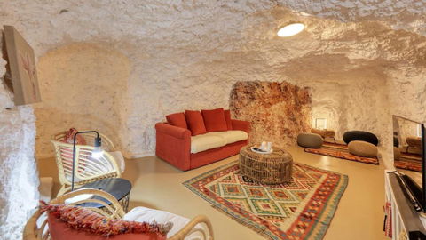 White Cliffs Accommodation -Daybreak Dugout - Unique Cave House - Perths Hotel 3