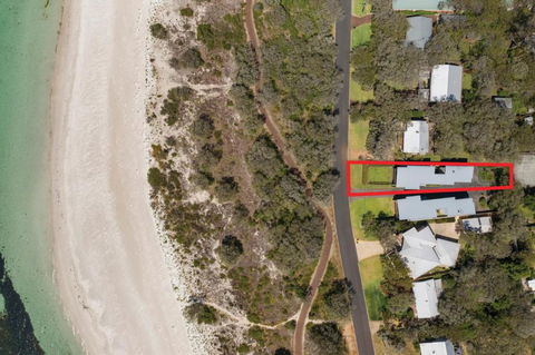 XYZ Holiday Home - Perths Hotel 0