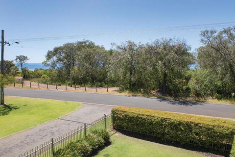 XYZ Holiday Home - Perths Hotel 2