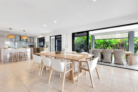 YALLA24-Luxury Resort Style Home - Perths Hotel 3