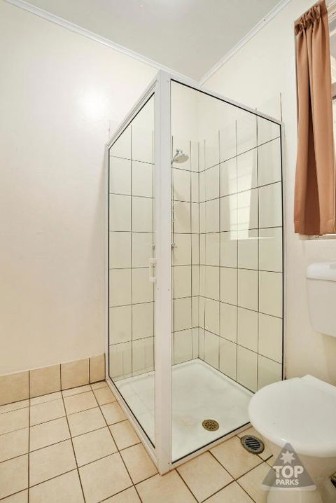 Riverview Tourist Village - Perths Hotel 3