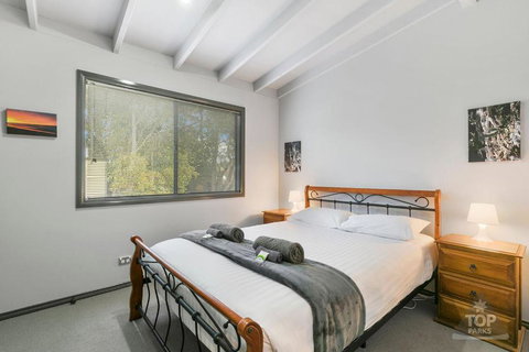 Yarram Holiday Park - Perths Hotel 1