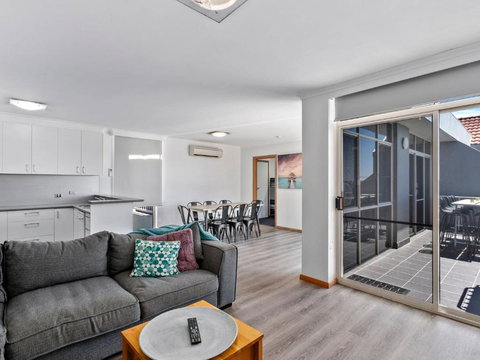 Yarrawonga Lakeside Apartment 44 - Perths Hotel 2