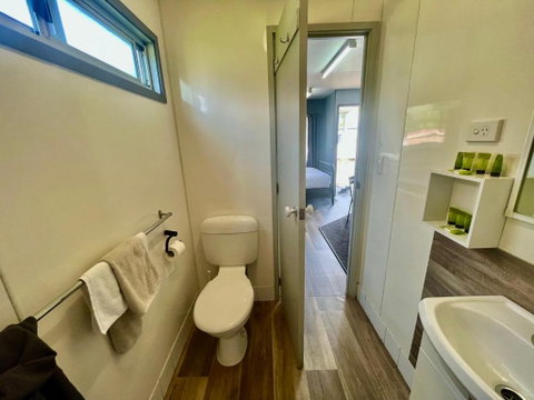 Young Caravan And Tourist Park - Perths Hotel 2