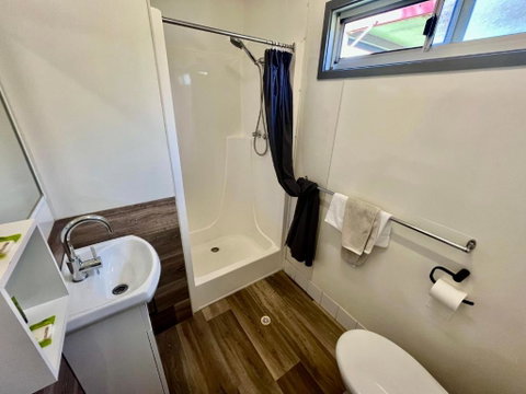 Young Caravan And Tourist Park - Perths Hotel 3