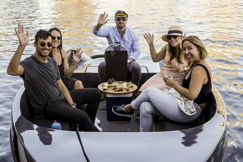 1.5-Hour Boat Rental In Melbourne - Perths Hotel 3