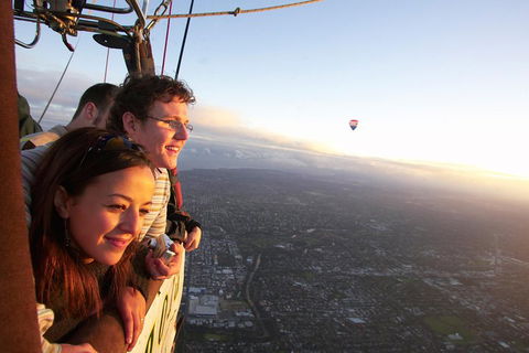 Melbourne Balloon Flights, The Peaceful Adventure - Perths Hotel 1