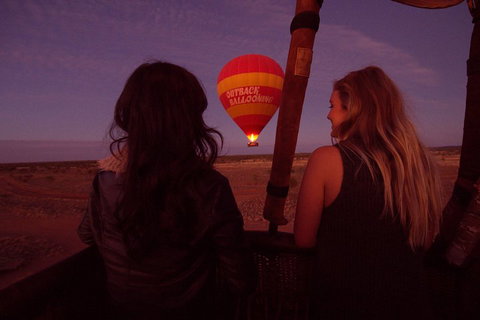 Early Morning Ballooning In Alice Springs - Perths Hotel 1