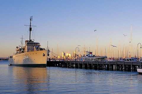 Melbourne City And Williamstown Ferry Cruise - Perths Hotel 4