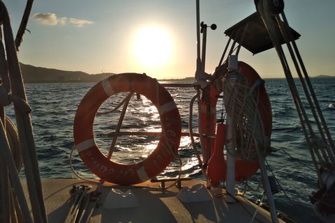 Townsville Small Group Early Morning Sailing Cruise Boat Tour Charter Hire - Perths Hotel 0