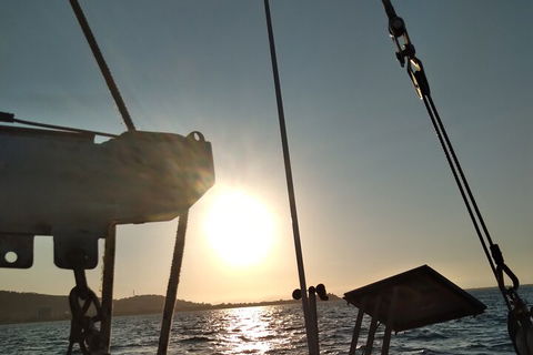 Townsville Small Group Early Morning Sailing Cruise Boat Tour Charter Hire - Perths Hotel 5
