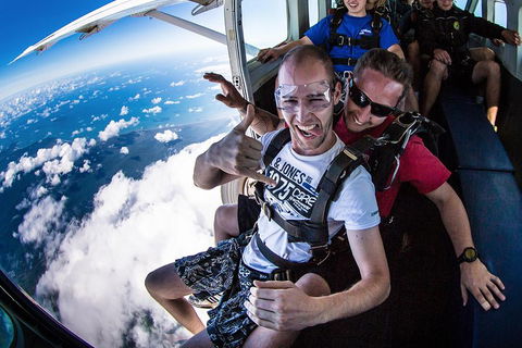 Reef And Rainforest Tandem Sky Dive In Cairns - Perths Hotel 2