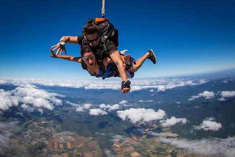 Reef And Rainforest Tandem Sky Dive In Cairns - Perths Hotel 3