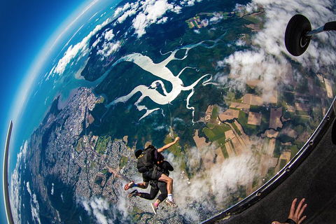 Reef And Rainforest Tandem Sky Dive In Cairns - Perths Hotel 5