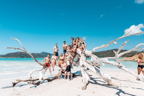 4 Day & 3 Night Whitsunday Islands & Outer Reef Sailing Adventure On Condor - Perths Hotel 0