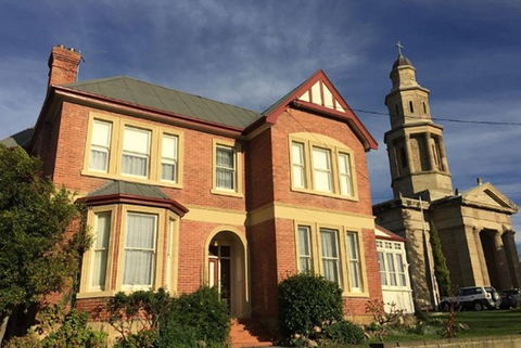 Walking Tour: Highlight Of Battery Point - Perths Hotel 0
