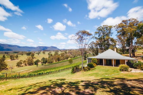 Luxury Blue Mountains Tour With Aussie BBQ Lunch And Wine Tasting - Perths Hotel 5